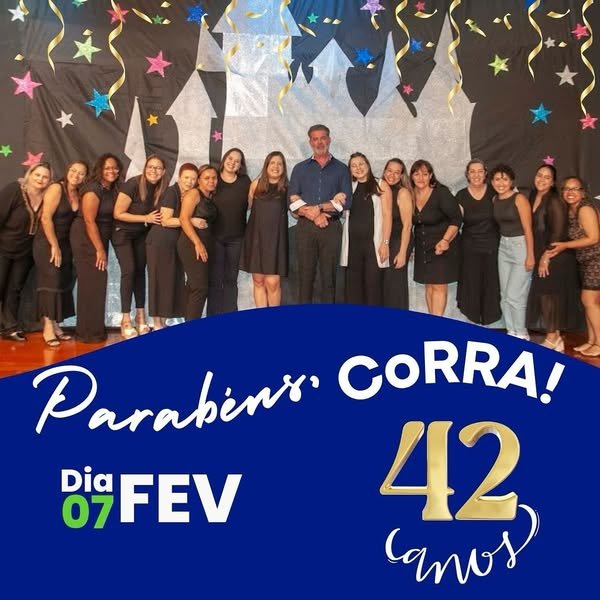 Equipe do CoRRA reunida em uma celebração da escola